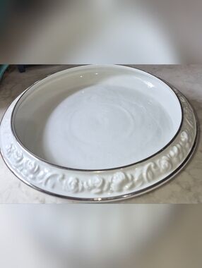 Gerold Porzellan Center Bowl: Bavaria Cream & Gold, Raised Roses, Tri-Footed